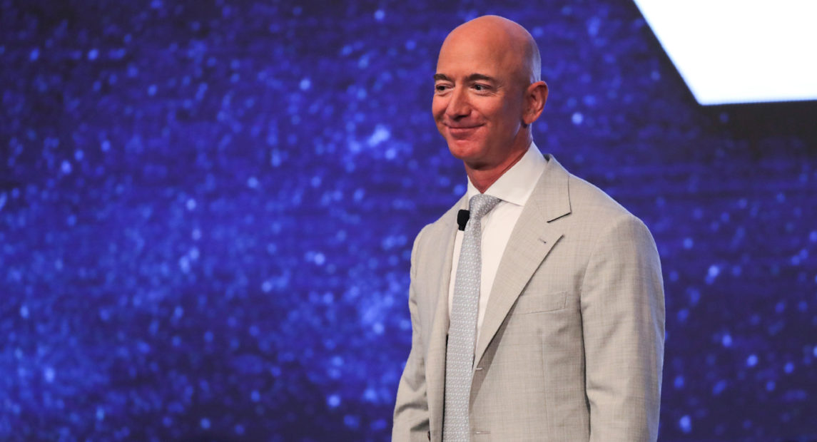 世界首富杰夫·贝佐斯（Jeff Bezos）希望您的捐款帮助亚马逊员工