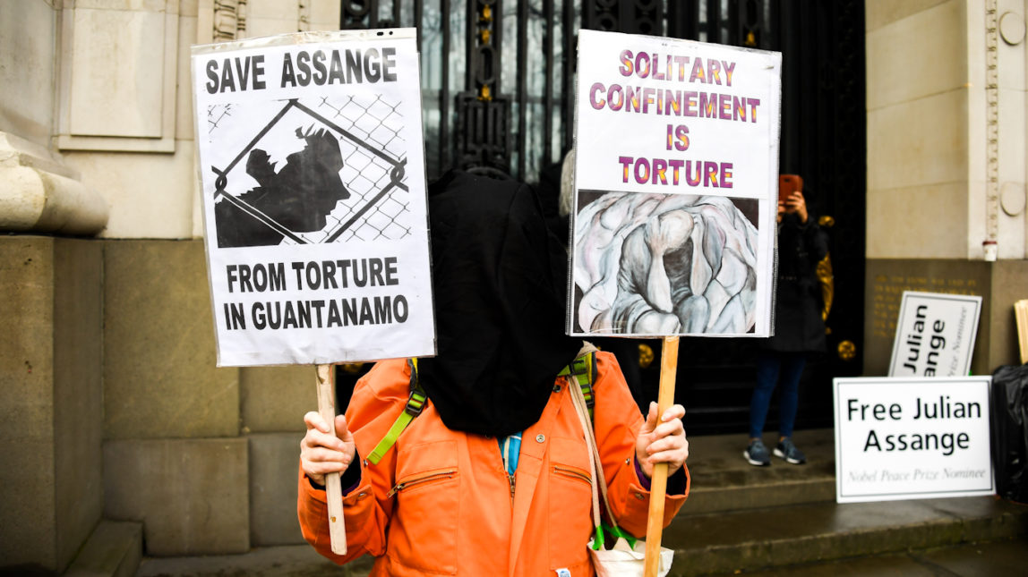Doctors “Strongly Condemn” UK Decision to Keep Assange Imprisoned During COVID-19 Pandemic