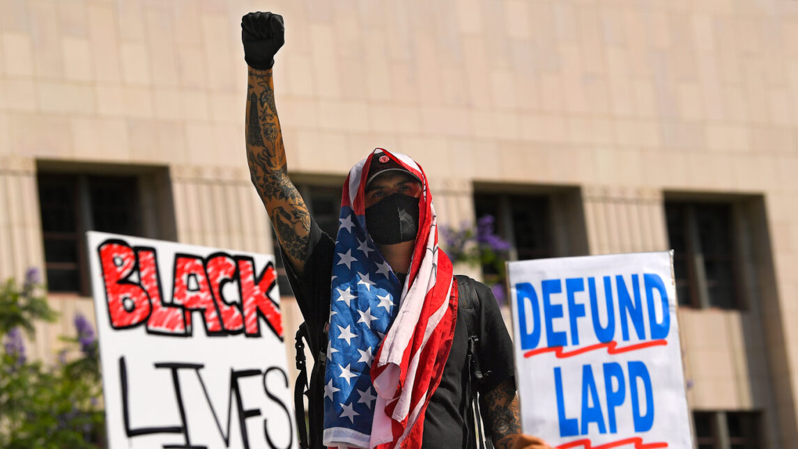 Опросы: четыре недели протеста радикально изменили американские взгляды на полицию