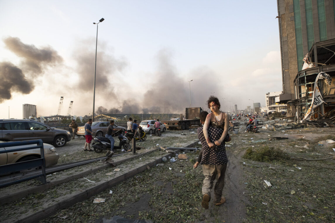 Escenas apocalípticas del sitio de la explosión mortal de Beirut