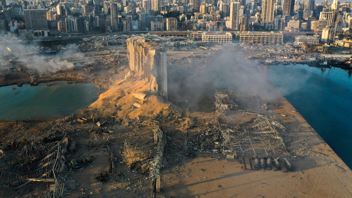 贝鲁特爆炸对黎巴嫩已经崩溃的经济造成致命打击