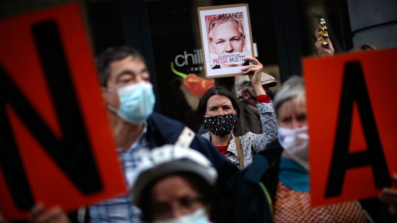 John Pilger: The Stalinist Trial of Julian Assange