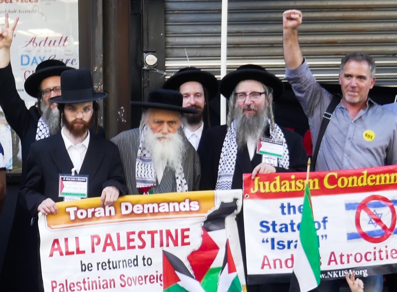 Rabbi Beck protest edited