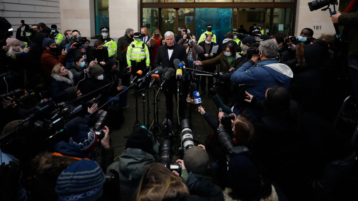 Journalists, Activists Condemn UK Decision to Keep Assange Locked Up without Charge