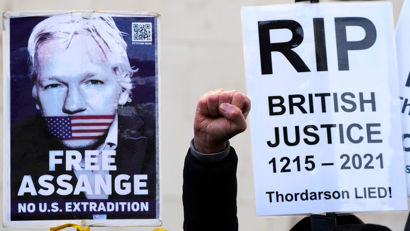John Pilger: el secuestro judicial de Julian Assange