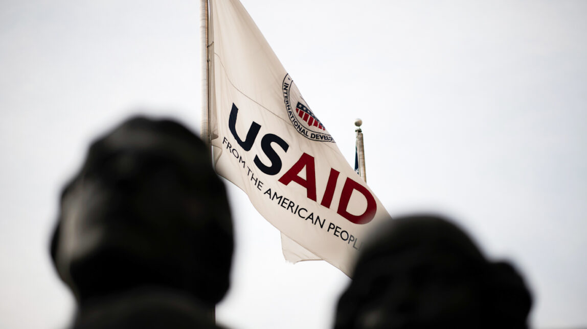 Manual de desinformación de USAID: Censura global en nombre de la democracia