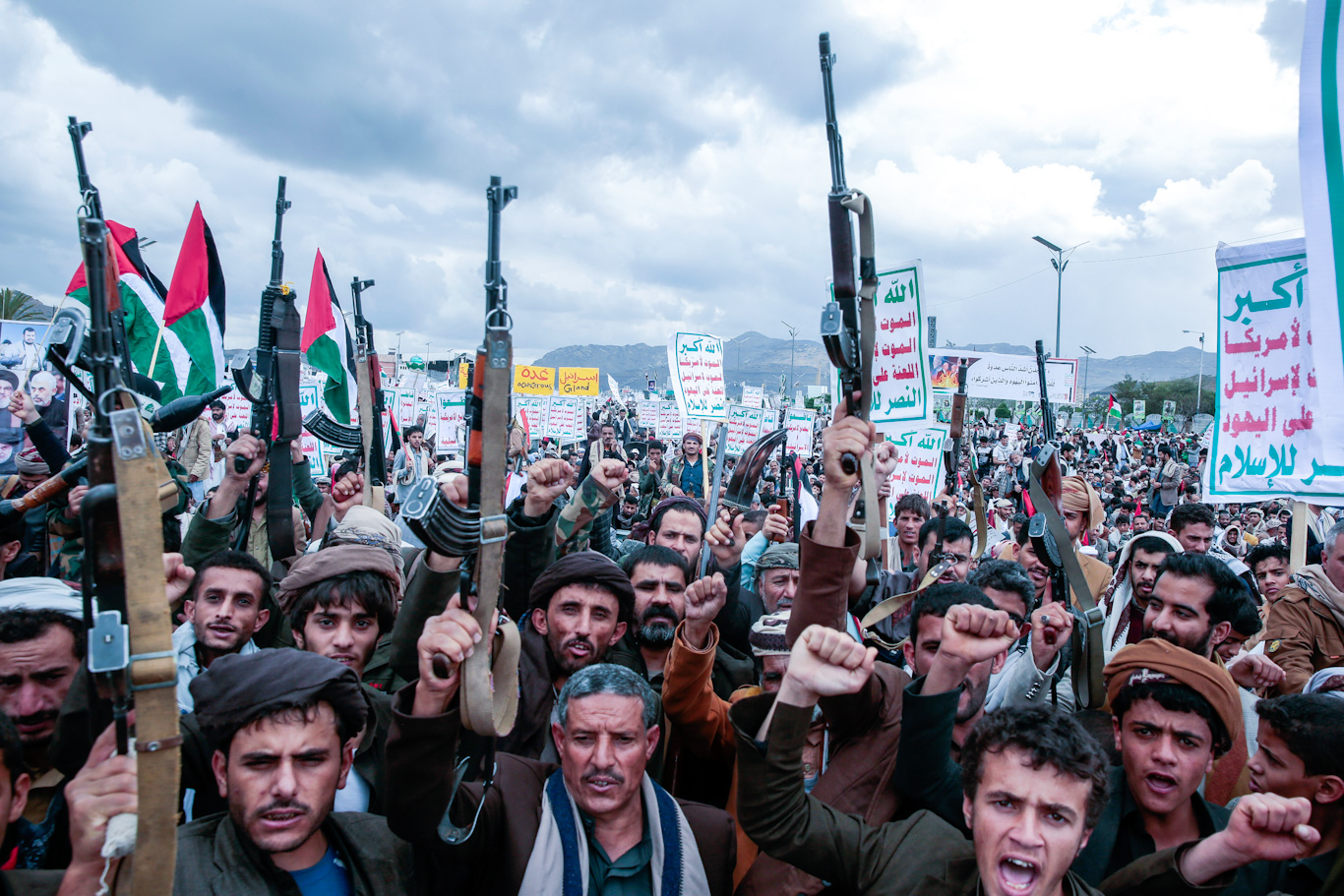 Yemenis protest marking Jerusalem Day in support of Palestinians in the Gaza Strip, in Sanaa, Yemen, April 5, 2024. Photo: Osamah Abdulrahman/AP. 