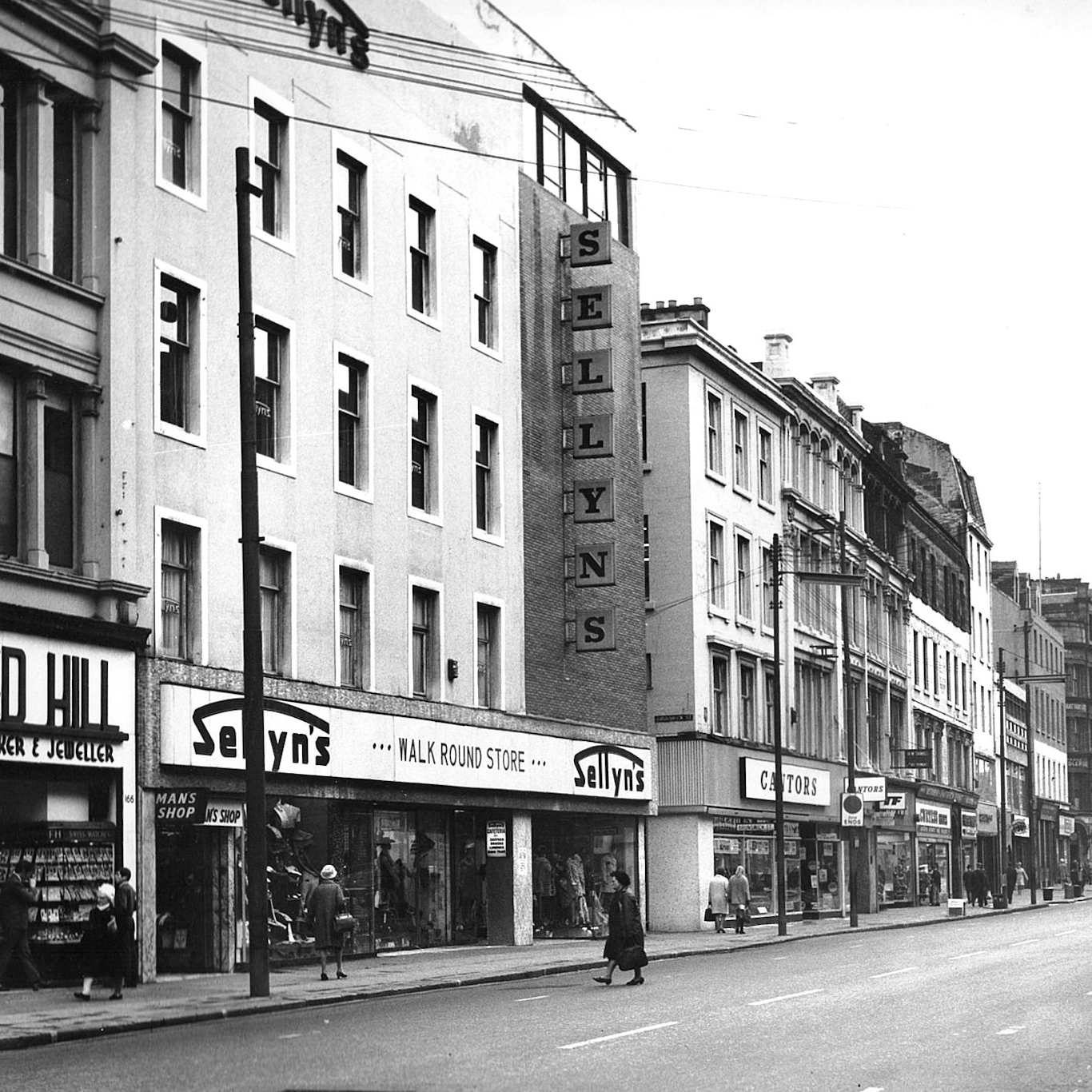 Sellyn’s walk-round store at Glasgow’s Trongate, April 1970. The Sellyn brothers ran the company until its dissolution in 1996; Leonard died in 1987, Jacob in 1988, and Harold in 2001