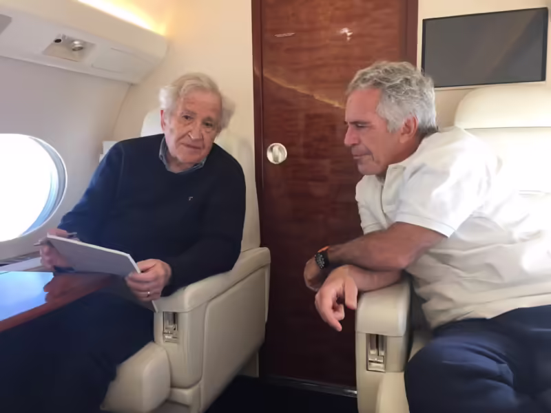 Noam Chomsky voyage à bord du Lolita Express avec Jeffrey Epstein / image Shutterstock